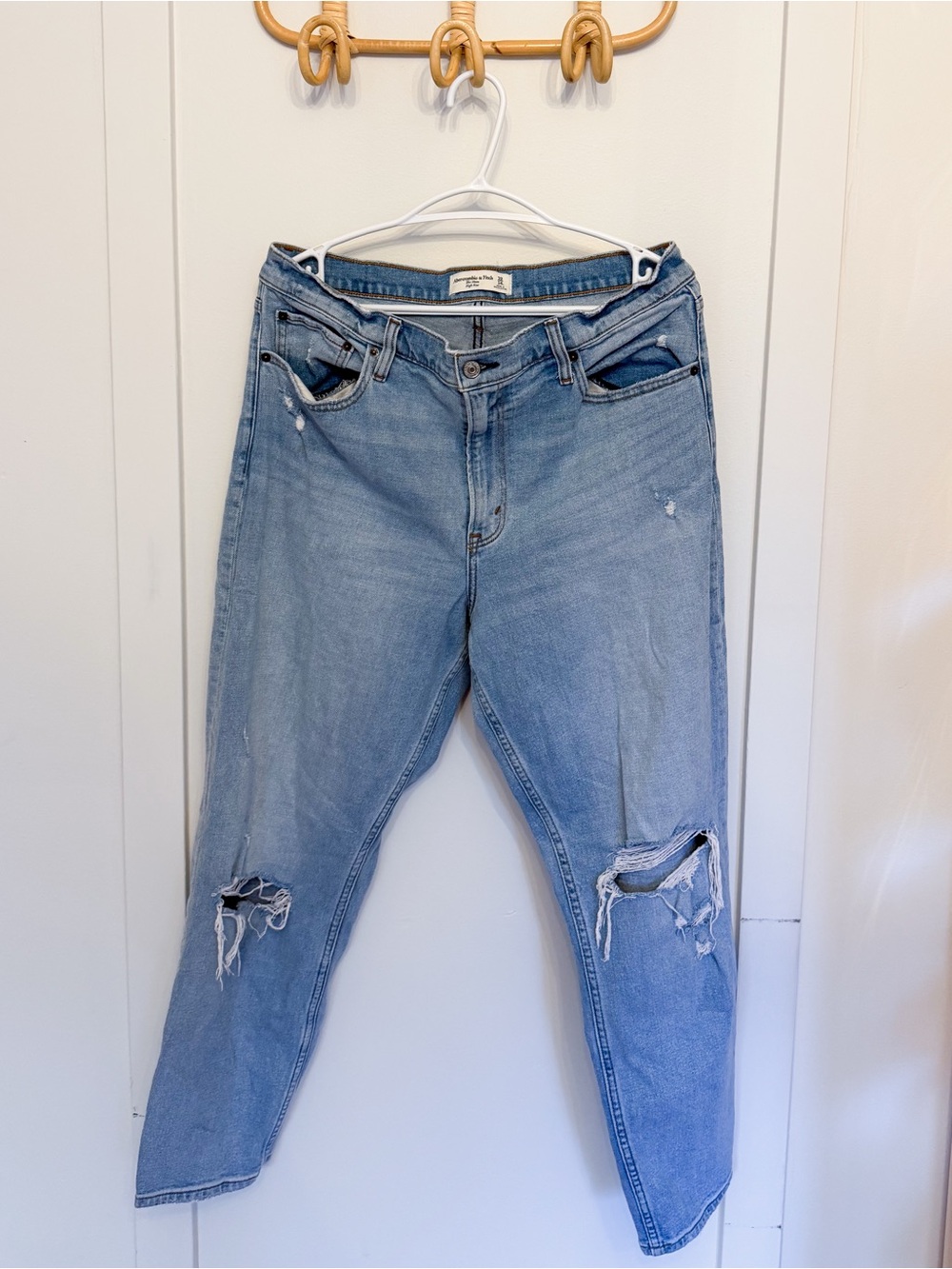 abercrombie & fitch “the mom high rise” jeans